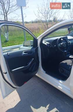 Хэтчбек Mercedes-Benz B-Class 2015 в 