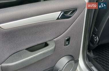 Хэтчбек Mercedes-Benz B-Class 2009 в 