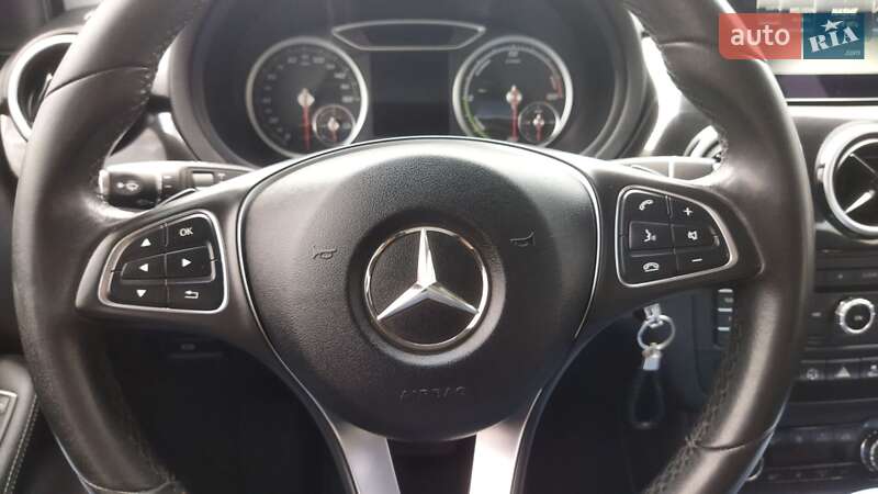 Хэтчбек Mercedes-Benz B-Class 2016 в Киеве