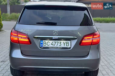 Хэтчбек Mercedes-Benz B-Class 2017 в 