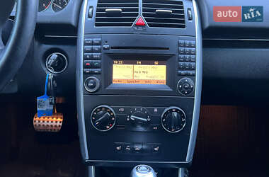 Хэтчбек Mercedes-Benz B-Class 2010 в 