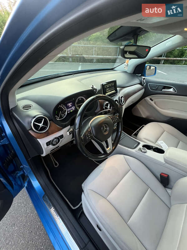 Хэтчбек Mercedes-Benz B-Class 2014 в Киеве