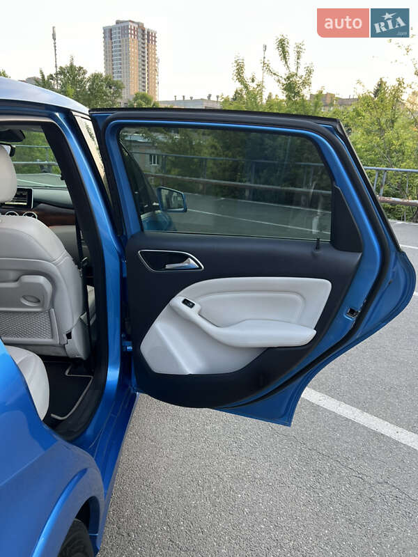 Хэтчбек Mercedes-Benz B-Class 2014 в Киеве
