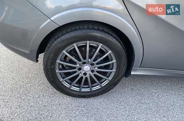 Хэтчбек Mercedes-Benz B-Class 2017 в 