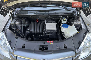 Хэтчбек Mercedes-Benz B-Class 2010 в 
