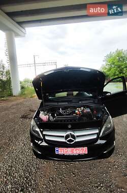 Хэтчбек Mercedes-Benz B-Class 2016 в 