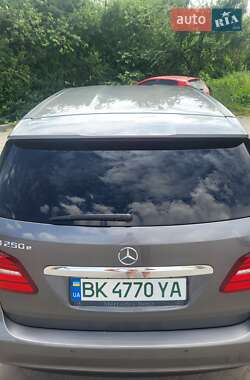 Хэтчбек Mercedes-Benz B-Class 2015 в 