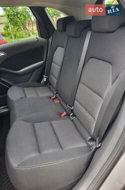 Хэтчбек Mercedes-Benz B-Class 2015 в 
