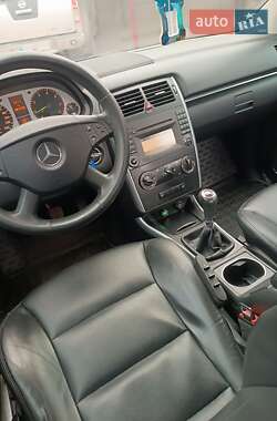 Хэтчбек Mercedes-Benz B-Class 2009 в 