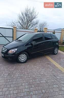 Хэтчбек Mercedes-Benz B-Class 2009 в 