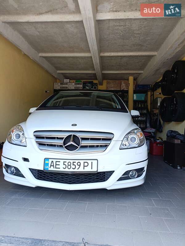 Хэтчбек Mercedes-Benz B-Class 2010 в Вольногорске