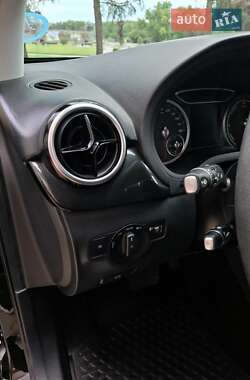 Хэтчбек Mercedes-Benz B-Class 2015 в 