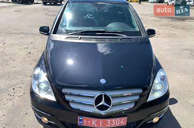 Хэтчбек Mercedes-Benz B-Class 2010 в 