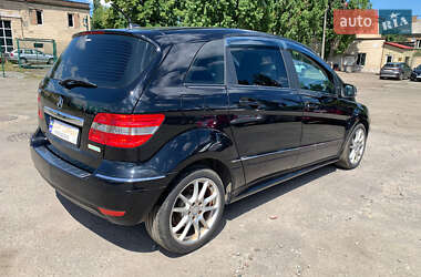 Хэтчбек Mercedes-Benz B-Class 2010 в 