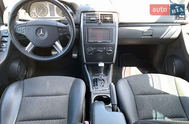 Хэтчбек Mercedes-Benz B-Class 2010 в 