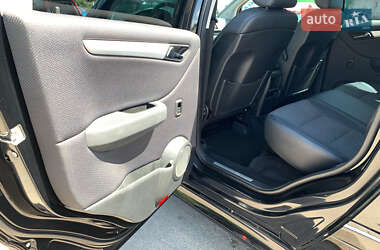 Хэтчбек Mercedes-Benz B-Class 2010 в 