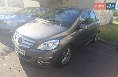 Хэтчбек Mercedes-Benz B-Class 2011 в 