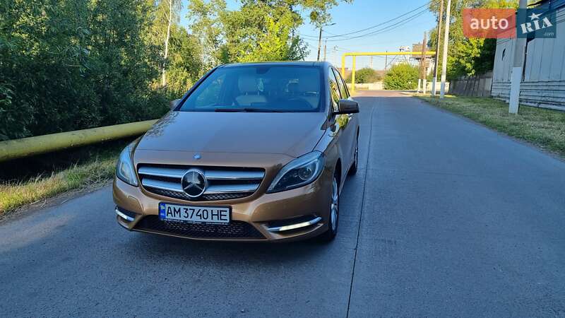 Хэтчбек Mercedes-Benz B-Class 2012 в 
