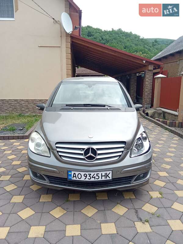Хэтчбек Mercedes-Benz B-Class 2006 в 