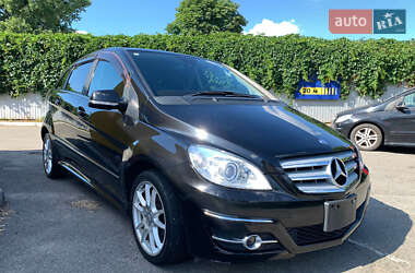 Хэтчбек Mercedes-Benz B-Class 2011 в 