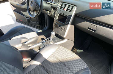 Хэтчбек Mercedes-Benz B-Class 2011 в 