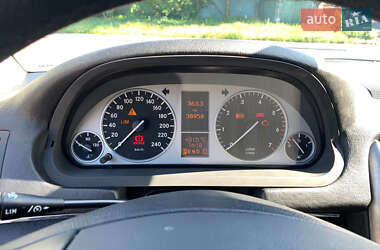 Хэтчбек Mercedes-Benz B-Class 2011 в 
