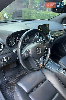 Хэтчбек Mercedes-Benz B-Class 2017 в 