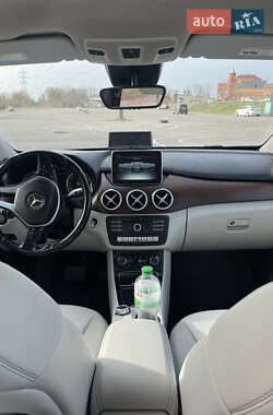 Хэтчбек Mercedes-Benz B-Class 2015 в 