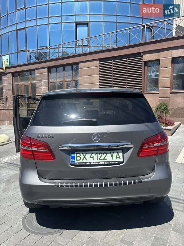 Хетчбек Mercedes-Benz B-Class 2016 в Хмельницькому