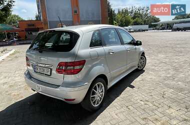 Хэтчбек Mercedes-Benz B-Class 2010 в 