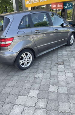 Хэтчбек Mercedes-Benz B-Class 2010 в 