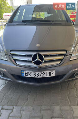 Хэтчбек Mercedes-Benz B-Class 2010 в 