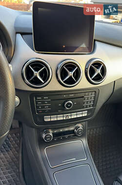 Хэтчбек Mercedes-Benz B-Class 2017 в 
