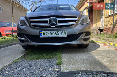 Хэтчбек Mercedes-Benz B-Class 2017 в 