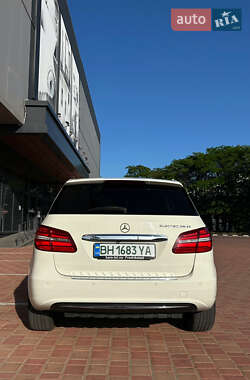 Хэтчбек Mercedes-Benz B-Class 2015 в 