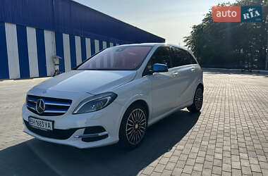 Хэтчбек Mercedes-Benz B-Class 2015 в 