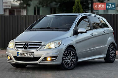 Хэтчбек Mercedes-Benz B-Class 2010 в 