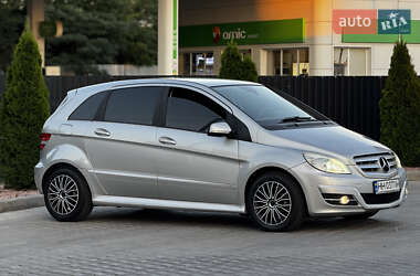 Хэтчбек Mercedes-Benz B-Class 2010 в 