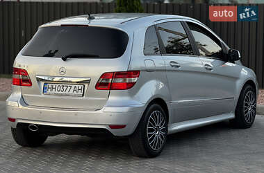 Хэтчбек Mercedes-Benz B-Class 2010 в 