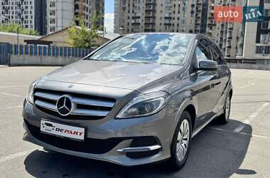 Хэтчбек Mercedes-Benz B-Class 2017 в 
