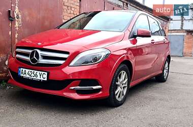 Хэтчбек Mercedes-Benz B-Class 2016 в 