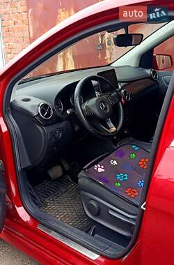Хэтчбек Mercedes-Benz B-Class 2016 в 