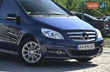 Хэтчбек Mercedes-Benz B-Class 2009 в 
