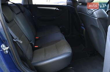Хэтчбек Mercedes-Benz B-Class 2009 в 