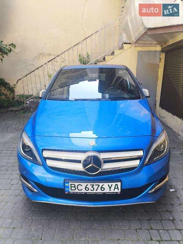 Хэтчбек Mercedes-Benz B-Class 2015 в 