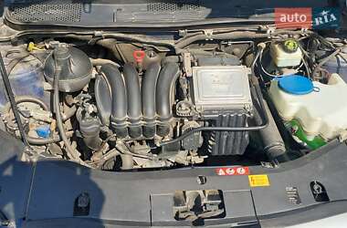 Хэтчбек Mercedes-Benz B-Class 2009 в 