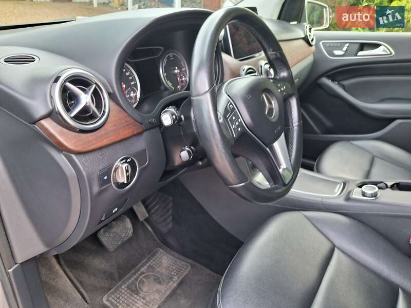 Хэтчбек Mercedes-Benz B-Class 2015 в Киеве фото 22 Хэтчбек Mercedes-Benz B-Class 2015 в Киеве