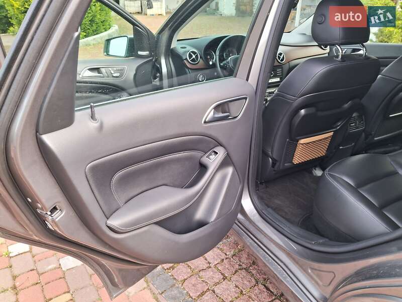 Хэтчбек Mercedes-Benz B-Class 2015 в Киеве фото 27 Хэтчбек Mercedes-Benz B-Class 2015 в Киеве