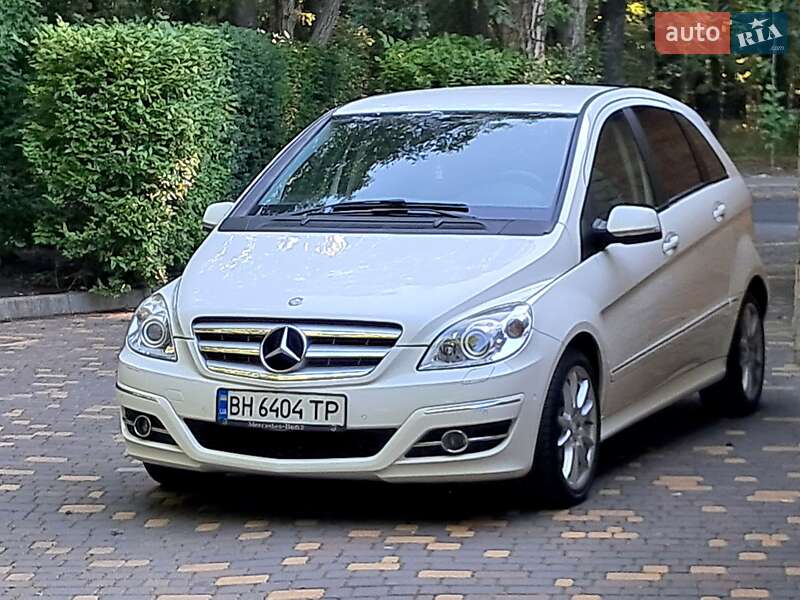 Хэтчбек Mercedes-Benz B-Class 2010 в 