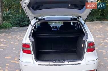 Хэтчбек Mercedes-Benz B-Class 2010 в 